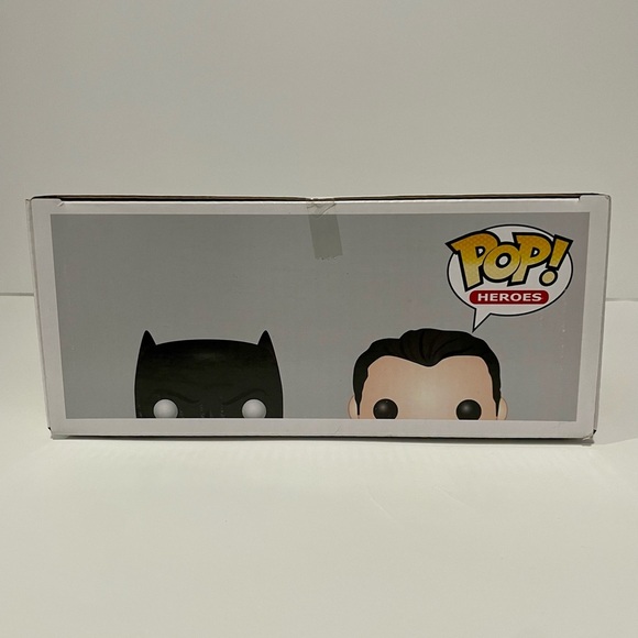 Batman vs Superman Pop! Vinyl Figure 2-Pack - Picture 5 of 6
